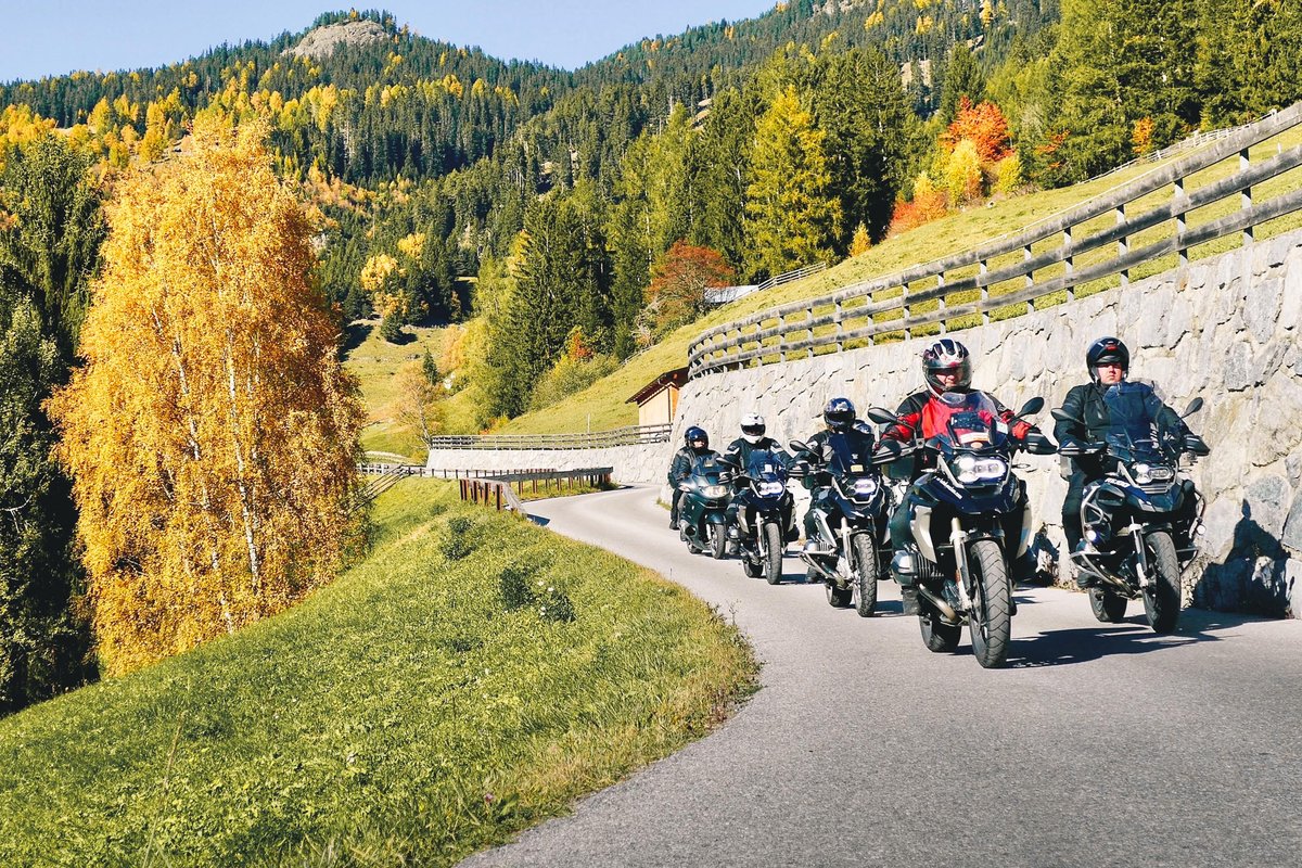 Enzian Herbstbild Motorrad v6.jpg